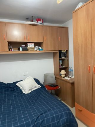 Dormitorio infantil madera y plástico