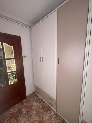 Armario 3 módulos beige y blanco