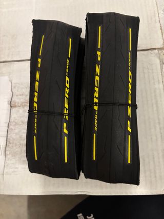 JuenoNeumáticos Pirelli P Zero Race 700x26c Nuevos