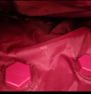 Zaino Justo nero con borchie con piccoli graffi