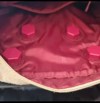 Zaino Justo nero con borchie con piccoli graffi