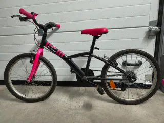 Bicicleta infantil B'TWIN rosa y negra