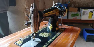 Máquina de coser Singer antigua