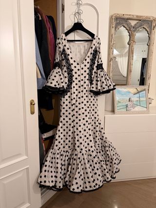 Traje Gitana Lunares Negros Encaje