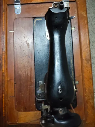 Mesa antigua para máquina de coser