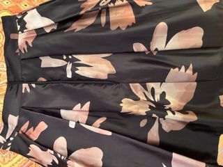 Gonna donna nera con fiori rosa