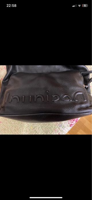 Bolso Desigual Negro con Llavero Rojo