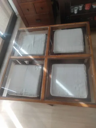 Mesa baja de salón cristal y madera con 4 asientos