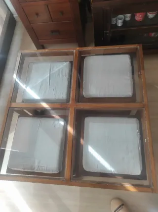 Mesa baja de salón cristal y madera con 4 asientos