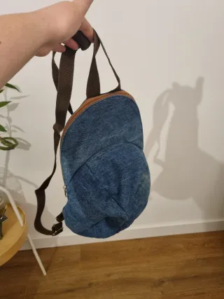 Mochila con forma de gorra vaquera