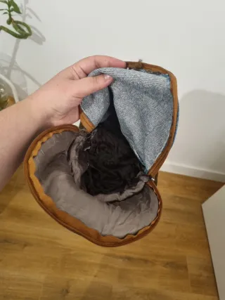 Mochila con forma de gorra vaquera