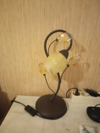 Lámpara de techo y 2 mesitas de noche