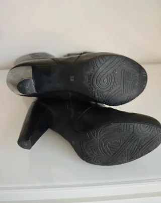 Botas altas de tacón negras