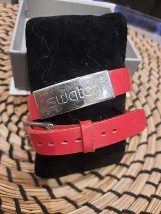 Reloj Swatch Plata y Rojo