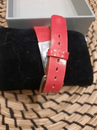 Reloj Swatch Plata y Rojo