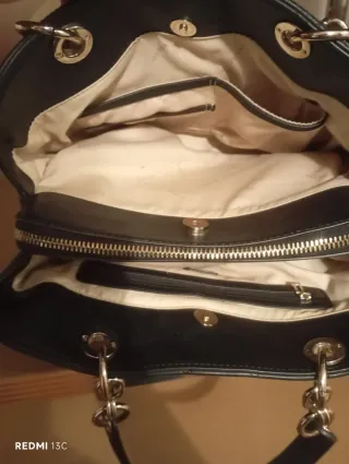 Borsa Guess in pelle nera trapuntata