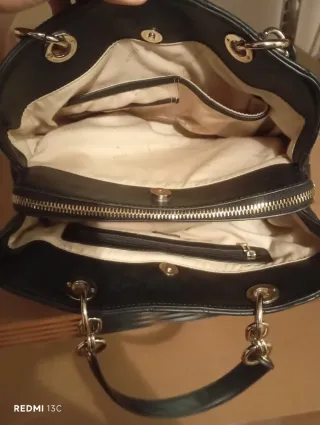 Borsa Guess in pelle nera trapuntata