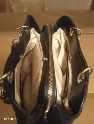 Borsa Guess in pelle nera trapuntata