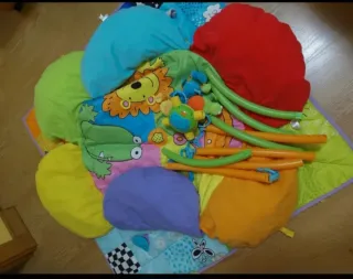 Cuna blanca para bebé + ropa de cama