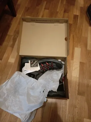 Botas NUEVAS Salomon Senderismo GORETEX Montaña