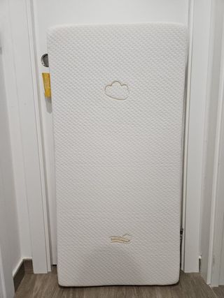 Colchón Cuna TERNUM como Nuevo y cojín cuña de 15º