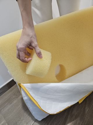 Colchón Cuna TERNUM como Nuevo y cojín cuña de 15º