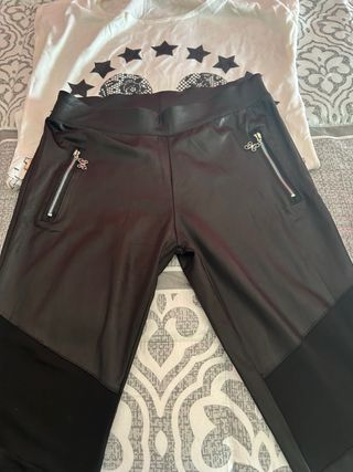 Conjunto Camiseta Mickey Mouse Talla 12 y mallas