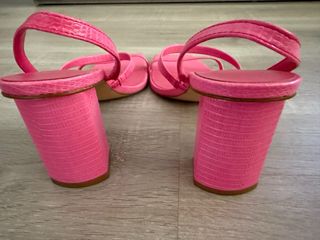 Sandalias rosas tacón cuadrado