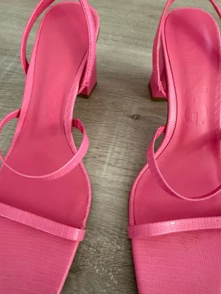 Sandalias rosas tacón cuadrado