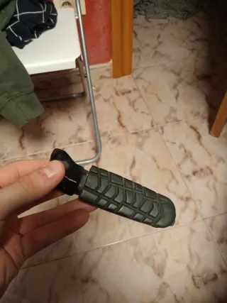 Reposapiés derecho KTM RC 390