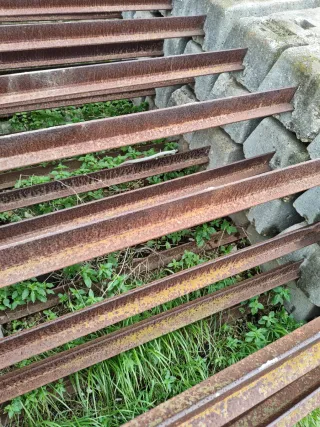 Traviesas hormigón con riostra acero para cercados