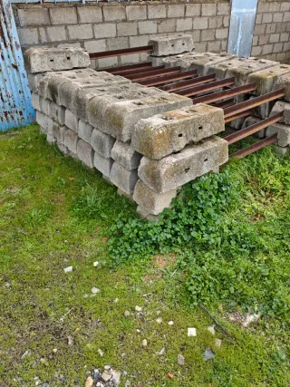 Traviesas hormigón con riostra acero para cercados