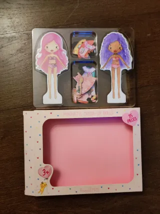 Juego de vestir muñecas con imanes