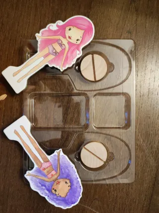 Juego de vestir muñecas con imanes