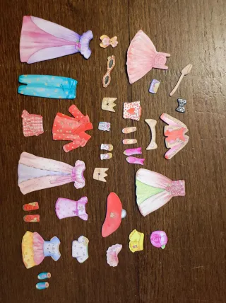 Juego de vestir muñecas con imanes