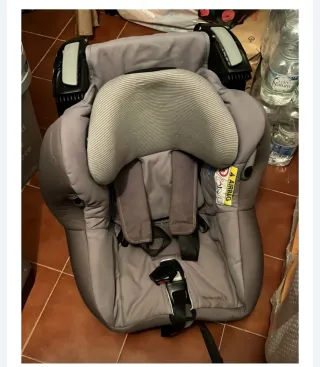 Silla de coche bebé gris
