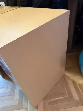 Cajonera de madera color beige