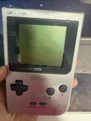 Game Boy Pocket + Juego 12 en 1 buen estado