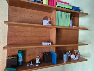 Estantería de madera