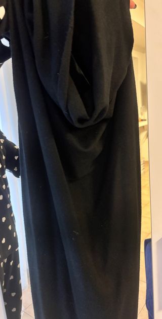 Vestito nero con collo modellabile