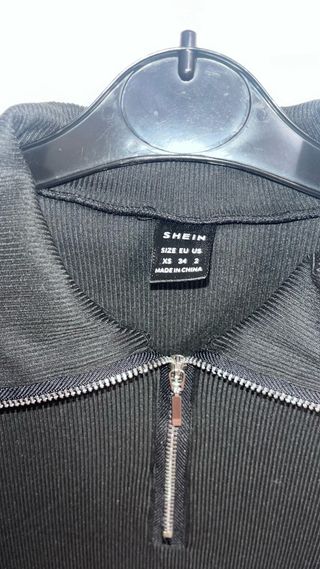 Body sportivo nero con cerniera