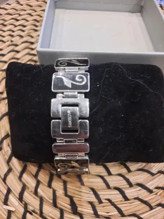 Reloj Swatch Negro y Plateado