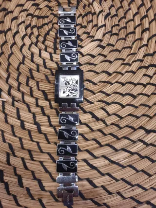 Reloj Swatch Negro y Plateado