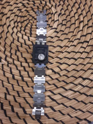 Reloj Swatch Negro y Plateado