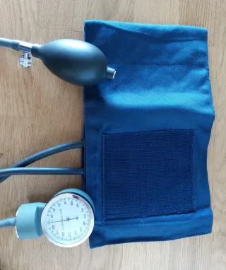 Aparelho manual para medir a tensão