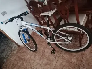 Bicicleta BH OVER.X Blanca y Azul 400€