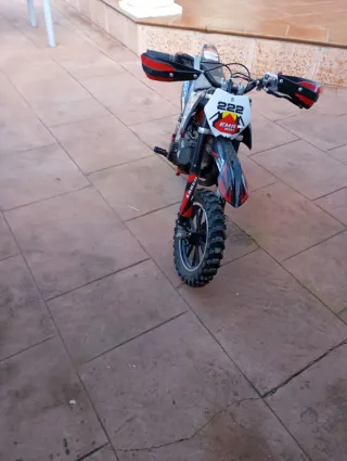 Moto infantil cross roja y negra