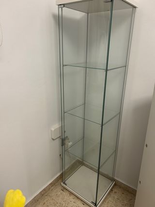 Vitrina de cristal y metal