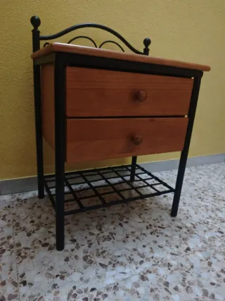Dos Mesitas de noche pino y forja
