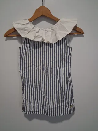 Vestido de rayas con cuello blanco